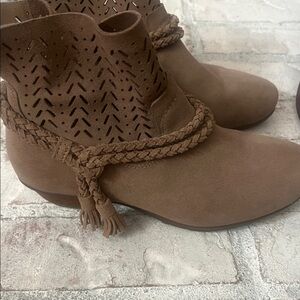 Abeo Nicole Brown Suede Ankle Boots with Braided Detail size 6 Narrow
